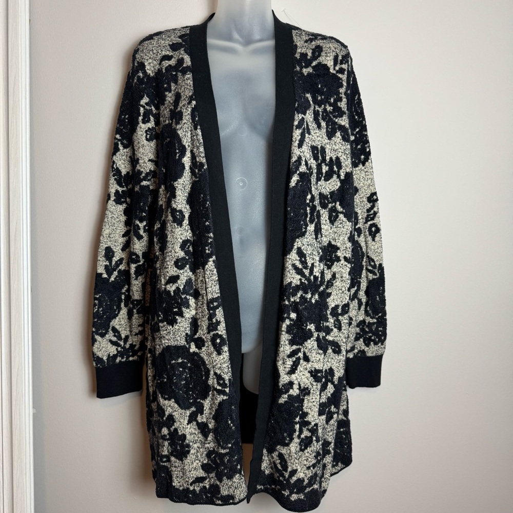 Lane Bryant Rose Patterned Black and Cream Cardigan Sweater Size 14/16 Like New